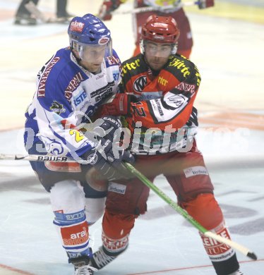 Eishockey Bundesliga. KAC gegen VSV. G?nther Lanzinger (VSV), Jens Kraiger (KAC). Klagenfurt, am 10.10.2006.
---
pressefotos, pressefotografie, kuess, qs, qspictures, sport, bild, bilder, bilddatenbank