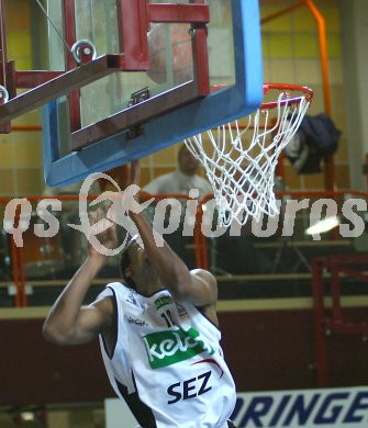 Basketball Bundesliga. W?rthersee Piraten gegen St. P?ltner Haie. Tobe Carberry (Piraten). Klagenfurt, am 30.12.2005.
---
pressefotos, pressefotografie, kuess, qs, qspictures, sport, bild, bilder, bilddatenbank
