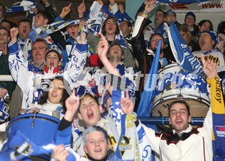 Eishockey Bundesliga. VSV gegen EHC Liwest Linz. Jubel VSV Fans. Villach, am 12.1.2007.
Foto: Kuess 
---
pressefotos, pressefotografie, kuess, qs, qspictures, sport, bild, bilder, bilddatenbank