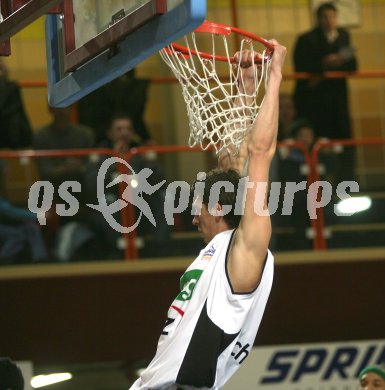 Basketball Bundesliga. W?rthersee Piraten gegen Kapfenberg.Selmir Husanovic (Piraten). Klagenfurt, am 23.3.2006.
---
pressefotos, pressefotografie, kuess, qs, qspictures, sport, bild, bilder, bilddatenbank