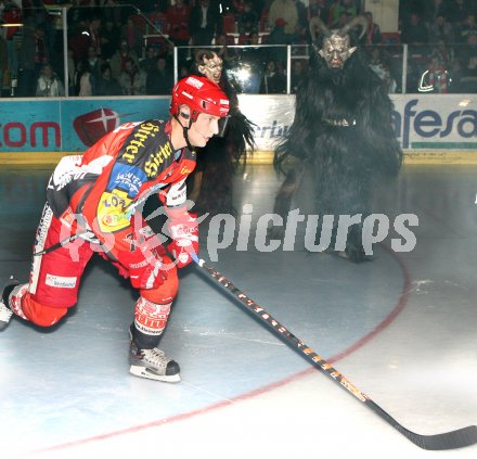 Eishockey Bundesliga. KAC gegen VSV. Herbert Ratz (KAC). Krampusspalier. Klagenfurt, am 23.11.2006.
Foto: Kuess
---
pressefotos, pressefotografie, kuess, qs, qspictures, sport, bild, bilder, bilddatenbank