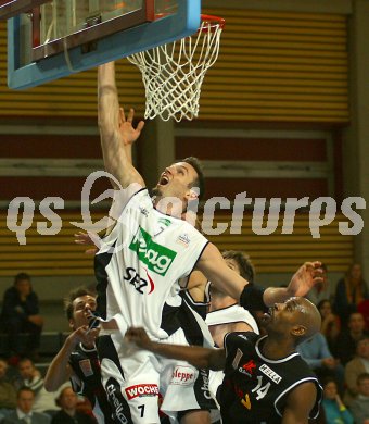 Basketball Bundesliga. W?rthersee Piraten gegen Klosterneuburg. Andreas Helmigk. Klagenfurt, am 3.12.2005.
---
pressefotos, pressefotografie, kuess, qs, qspictures, sport, bild, bilder, bilddatenbank