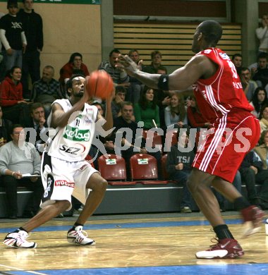 Basketball Bundesliga. W?rthersee Piraten gegen Wels. Tobe Carberry. Klagenfurt, am 9.3.2006.
---
pressefotos, pressefotografie, kuess, qs, qspictures, sport, bild, bilder, bilddatenbank