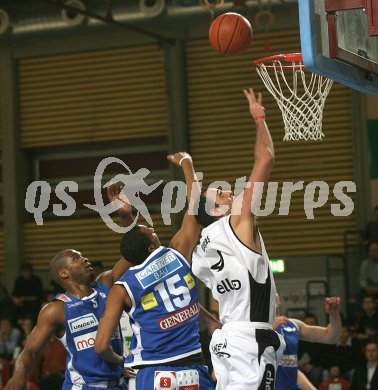 Basketball Bundesliga. W?rthersee Piraten gegen Oberwart Gunners. Bryan Lucas (Piraten). Klagenfurt, am 18.3.2006.
---
pressefotos, pressefotografie, kuess, qs, qspictures, sport, bild, bilder, bilddatenbank
