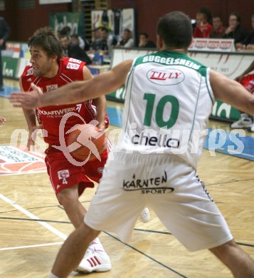 Basketball Bundesliga. W?rthersee Piraten gegen Wels. Joachim Buggelsheim (Piraten), A.Woschank (Wels). KLagenfurt, am 12.11.2006.
Foto: Kuess
---
pressefotos, pressefotografie, kuess, qs, qspictures, sport, bild, bilder, bilddatenbank