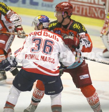 ?sterreichische Eishockey Bundesliga. KAC gegen Red Bull Salzburg. Philippe Horsky (KAC), Marco Pewal (Salzburg). Klagenfurt, am 22.10.2006.
Foto: Kuess
---
pressefotos, pressefotografie, kuess, qs, qspictures, sport, bild, bilder, bilddatenbank