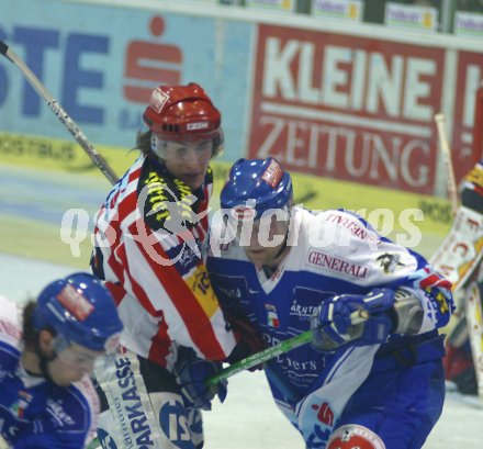 ?sterreichische Eishockey Bundesliga. K?rntner Derby KAC gegen VSV. David Schuller (KAC) geen G?nther Lanziger (VSV). Klagenfurt, am 26.12.2005.
---
pressefotos, pressefotografie, kuess, qs, qspictures, sport, bild, bilder, bilddatenbank