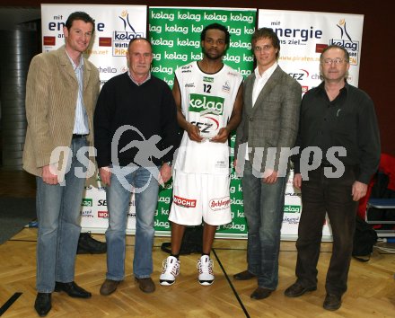 Basketball Bundesliga. W?rthersee Piraten gegen Kapfenberg. Spieler des Abends wurde Tobe Carberry. Klagenfurt, am 23.3.2006.
---
pressefotos, pressefotografie, kuess, qs, qspictures, sport, bild, bilder, bilddatenbank