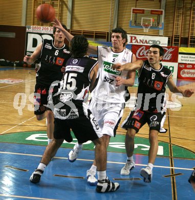 Basketball Bundesliga. W?rthersee Piraten gegen Lions Dornbirn. Selmir Husanovic (Piraten) gegen Iwan Djerman (6), Lucas Bertsch (15) und Marko Stojilkovic (Dornbirn). Klagenfurt, am 12.2.2006.
---
pressefotos, pressefotografie, kuess, qs, qspictures, sport, bild, bilder, bilddatenbank