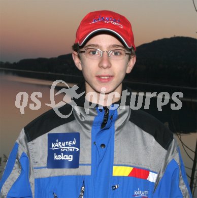 Dominique Plattner. Tischtennisspieler. P?rtschach, am 24.11.2004.
---
pressefotos, pressefotografie, kuess, qs, qspictures, sport, bild, bilder, bilddatenbank