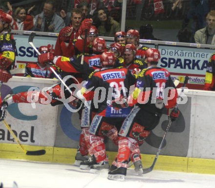 Eishockey Bundesliga. KAC gegen Innsbruck.Torjubel des KAC. Klagenfurt, am 27.3.2005.
---
pressefotos, pressefotografie, kuess, qs, qspictures, sport, bild, bilder, bilddatenbank