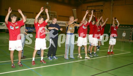 Handball Bundesliga. HCK 59 gegen Unon SPK Korneuburg. Jubel. Die Welle f?r die Fans. Viktring, am 16.9.2006.
---
pressefotos, pressefotografie, kuess, qs, qspictures, sport, bild, bilder, bilddatenbank