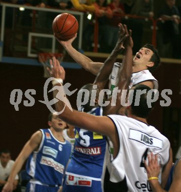Basketball Bundesliga. Woerthersee Piraten gegen Oberwart Gunners.  Klagenfurt, am 23.10.2005.
Foto: Kuess 
---
pressefotos, pressefotografie, kuess, qs, qspictures, sport, bild, bilder, bilddatenbank