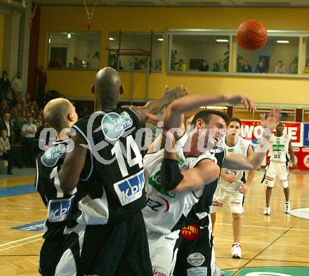 Basketball Bundesliga. W?rthersee Piraten gegen Klosterneuburg. Andreas Helmigk. Klagenfurt, am 3.12.2005.
---
pressefotos, pressefotografie, kuess, qs, qspictures, sport, bild, bilder, bilddatenbank