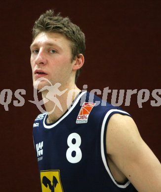 Basketball Bundesliga. W?rthersee Piraten gegen Panthers F?rstenfeld. David Przybszewski (F?rstenfeld). Klagenfurt, am 30.12.2006.
Foto: qspictures/Kuess
---
pressefotos, pressefotografie, kuess, qs, qspictures, sport, bild, bilder, bilddatenbank