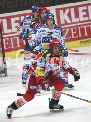Eishockey Bundesliga. VSV gegen KAC. Dany Bousquet, Marc Brown (VSV), Warren Norris, Jeremy Rebek (KAC). Villach, am 22.12.2006.
Foto: qspictures/Kuess 
---
pressefotos, pressefotografie, kuess, qs, qspictures, sport, bild, bilder, bilddatenbank