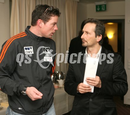 Pressekonferenz Damen Schispringen Kontinentalcup.   Janko Zwitter (Damen Schisprungnationaltrainer), Sportlandesrat Wolfgang Schantl. Klagenfurt, am 12.1.2007.
Foto: Powerpixx/Kuess
---
pressefotos, pressefotografie, kuess, qs, qspictures, sport, bild, bilder, bilddatenbank