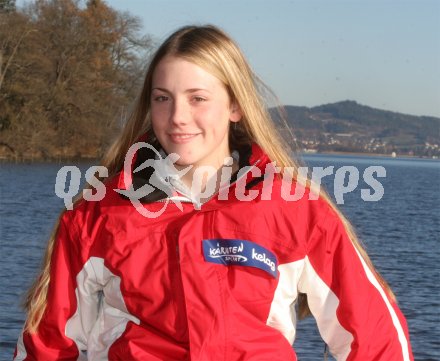 Julia Schmid, Kanu.
P?rtschach, am 24.11.2004.
---
pressefotos, pressefotografie, kuess, qs, qspictures, sport, bild, bilder, bilddatenbank