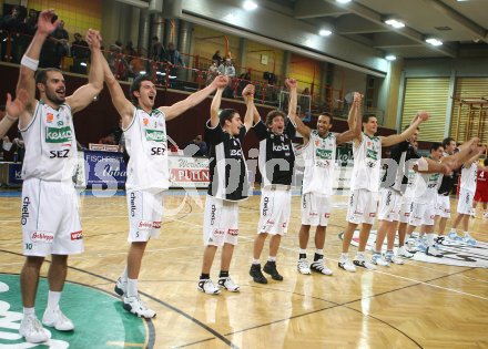 Basketball Bundesliga. W?rthersee Piraten gegen Wels. Jubel Piraten.  KLagenfurt, am 12.11.2006.
Foto: Kuess
---
pressefotos, pressefotografie, kuess, qs, qspictures, sport, bild, bilder, bilddatenbank