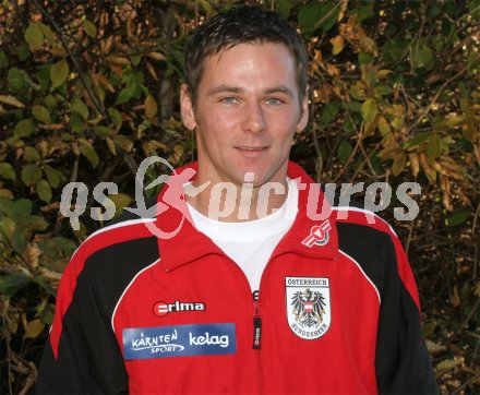 Mark Schwarzl/Fallschirmspringen
P?rtschach, am 24.11.2004.
---
pressefotos, pressefotografie, kuess, qs, qspictures, sport, bild, bilder, bilddatenbank