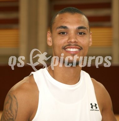 Basketball Bundesliga. Trainingsbeginn W?rthersee Piraten. Neuerwerbung Anthony Shavies. Klagenfurt, am 1.9.2006.
---
pressefotos, pressefotografie, kuess, qs, qspictures, sport, bild, bilder, bilddatenbank