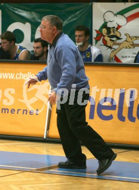 Basketball Bundesliga. W?rthersee Piraten gg. Swans Gmunden. Trainer Robert Gonnen (Gmunden). Klagenfurt, am 20.10.2006.
---
pressefotos, pressefotografie, kuess, qs, qspictures, sport, bild, bilder, bilddatenbank