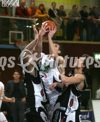 Basketball Bundesliga. W?rthersee Piraten gegen ABC Lions Dornbirn, Selmir Husanovic (Piraten). Klagenfurt, 12.2.2006.
---
pressefotos, pressefotografie, kuess, qs, qspictures, sport, bild, bilder, bilddatenbank