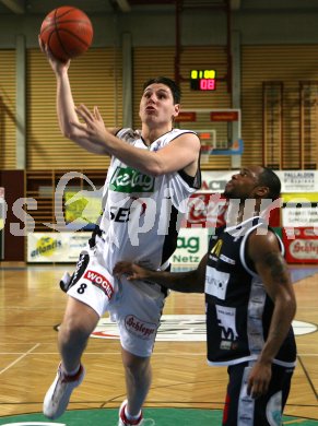 Basketball Bundesliga. W?rthersee Piraten gegen Feldkirch. Andreas Kuttnig. Klagenfurt, am 27.4.2006.
---
pressefotos, pressefotografie, kuess, qs, qspictures, sport, bild, bilder, bilddatenbank