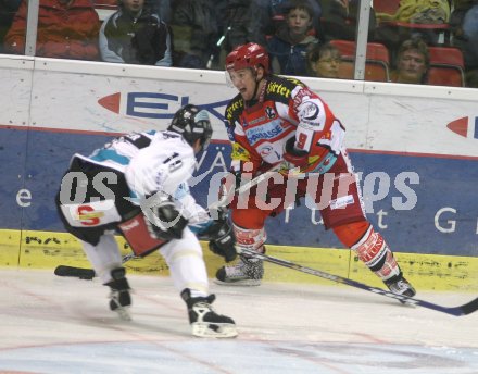 Eishockey Bundesliga. KAC EHC Linz. Bob Shearer (Linz), Chad Hinz (KAC). Klagenfurt, am 8.10.2006.
---
pressefotos, pressefotografie, kuess, qs, qspictures, sport, bild, bilder, bilddatenbank