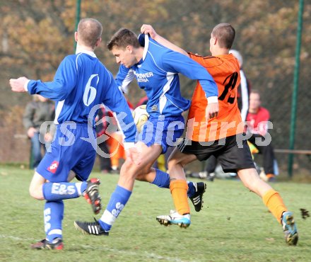 Fu?ball Unterliga Ost K?ttmannsdorf gegen Wietersdorf. Krall Mario (Wietersdorf), Sleik Martin, Benno Grottenegg (K?ttmannsdorf). K?ttmannsdorf, am 5.11.2006.
Foto: qspictures/Nadja Kuess
---
pressefotos, pressefotografie, kuess, qs, qspictures, sport, bild, bilder, bilddatenbank