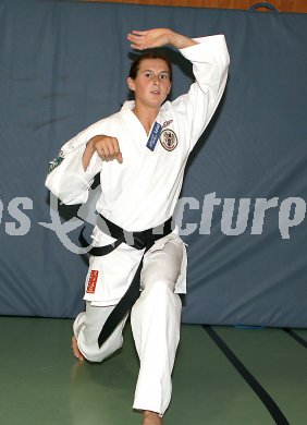 Karate. Sabrina Wrann. Feldkirchen, am 7.7.2005.
---
pressefotos, pressefotografie, kuess, qs, qspictures, sport, bild, bilder, bilddatenbank