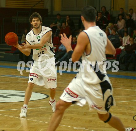 Basketball Bundesliga. W?rthersee Piraten gegen Klosterneuburg. Samuel Knabl. Klagenfurt, am 3.12.2005.
---
pressefotos, pressefotografie, kuess, qs, qspictures, sport, bild, bilder, bilddatenbank