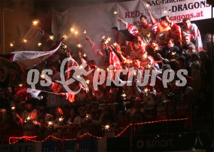 Eishockey Bundesliga. KAC gegen Vienna Capitals. Tolle Stimmung in der Klagenfurter Halle. Klagenfurt, am 5.4.2005.
---
pressefotos, pressefotografie, kuess, qs, qspictures, sport, bild, bilder, bilddatenbank