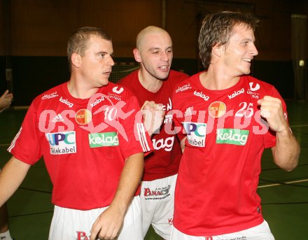 Handball Bundesliga. SVVW Klagenfurt gegen HCK59. Jubel HCK. Armin B?ck, Toni Pr?prost, Ingo Lippitsch. Klagenfurt, am 11.11.2006
Foto:  Kuess
---
pressefotos, pressefotografie, kuess, qs, qspictures, sport, bild, bilder, bilddatenbank