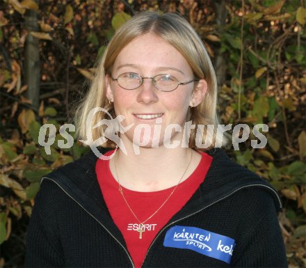 Kerstin Muschet, Schilangl?uferin der UNION Rosenbach. Mehrfache Sch?lerstaatsmeisterin. P?rtschach, am 24.11.2004.
---
pressefotos, pressefotografie, kuess, qs, qspictures, sport, bild, bilder, bilddatenbank