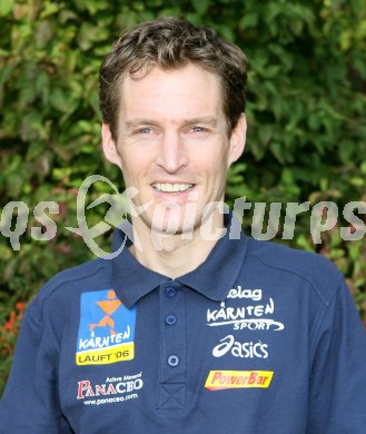 Leichtathletik. Marathon. Roman Weger. Forstsee, am 29.9.2006.
---
pressefotos, pressefotografie, kuess, qs, qspictures, sport, bild, bilder, bilddatenbank