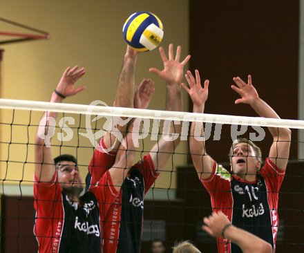 Volleyball Bundesliga. Hypo VBK. Dreifachblock von Hypo VBK . Klagenfurt, am 1.10.2005.
Foto: Kuess
---
pressefotos, pressefotografie, kuess, qs, qspictures, sport, bild, bilder, bilddatenbank