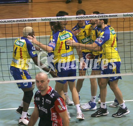 Volleyball Bundesliga. SK Aich/Dob gegen Hypo VBK Klagenfurt. Jubel bei SK Aich/Dob. Bleiburg, am 12.11.2005.
---
pressefotos, pressefotografie, kuess, qs, qspictures, sport, bild, bilder, bilddatenbank