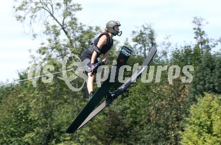 Wasserski. Tina Rauchenwald. U17 Weltmeisterin. Springen. P?rtschach, am 3.9.2006.
---
pressefotos, pressefotografie, kuess, qs, qspictures, sport, bild, bilder, bilddatenbank