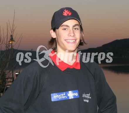 Wasserski/Claudio K?stenberger
P?rtschach, am 24.11.2004.
---
pressefotos, pressefotografie, kuess, qs, qspictures, sport, bild, bilder, bilddatenbank