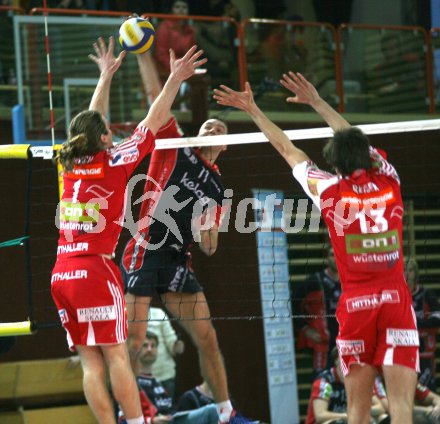 Volleyball Bundesliga. HYPO VBK gegen Hotvolleys. PeterPolony (Hypo VBK), Giulherme Schuch, Gerald Reiser  (Hotvolleys). Klagenfurt, am 20.3.2006.
---
pressefotos, pressefotografie, kuess, qs, qspictures, sport, bild, bilder, bilddatenbank