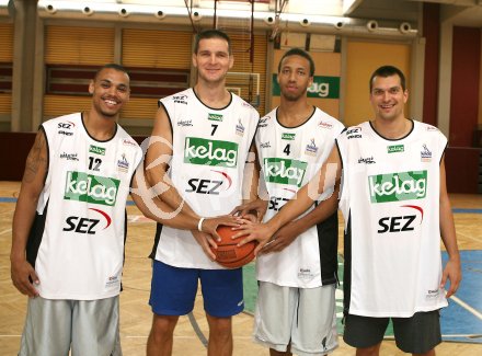 Basketball Bundesliga. Trainingsbeginn W?rthersee Piraten. Von links: Anthony Shavies, Stjepan Gavran, Kris Clarkson, Samo Grum. Klagenfurt, am 1.9.2006.
---
pressefotos, pressefotografie, kuess, qs, qspictures, sport, bild, bilder, bilddatenbank
