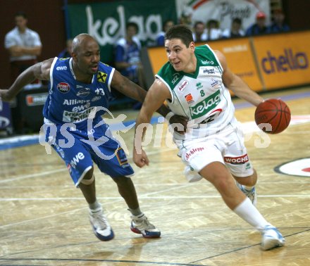 Basketball Bundesliga. W?rthersee Piraten gg. Swans Gmunden. Andreas Kutnig (Piraten), Deteri Mayes (Gmunden). Klagenfurt, am 20.10.2006.
---
pressefotos, pressefotografie, kuess, qs, qspictures, sport, bild, bilder, bilddatenbank
