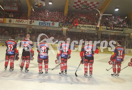 Eishockey Bundesliga. KAC gegen Vienna Capitals. Die KAC Spieler verabschieden sich von ihren Fans. Klagenfurt, am 10.4.2005.
---
pressefotos, pressefotografie, kuess, qs, qspictures, sport, bild, bilder, bilddatenbank