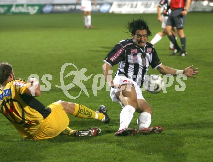 Fussball. Red Zac Bundesliga. FCK gegen LASK. Almedin Hota (LASK), Hannes Toth (FCK). Klagenfurt, am 13.10.2006.
---
pressefotos, pressefotografie, kuess, qs, qspictures, sport, bild, bilder, bilddatenbank