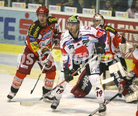 Eishockey Bundesliga. KAC gegen HC TWK Innsbruck. Johannes Kirisits, Andrew Verner  (KAC), Tavis Hansen (Innsbruck). Klagenfurt, am 12.11.2006.
Foto: Kuess
---
pressefotos, pressefotografie, kuess, qs, qspictures, sport, bild, bilder, bilddatenbank
