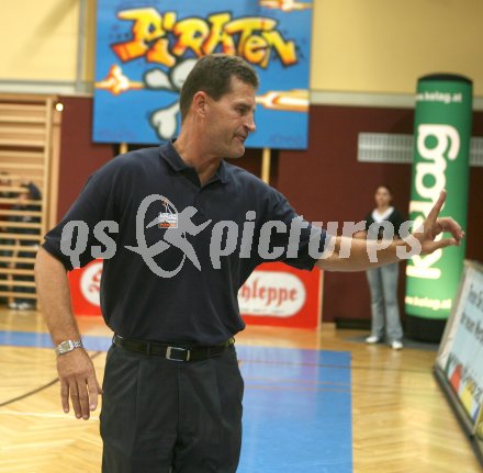 Basketball Bundesliga. W?rthersee Piraten gegen G?ssing Knights. Trainer William Magarity (Piraten). Klagenfurt, am 1.11.2006.
Foto: Kuess
---
pressefotos, pressefotografie, kuess, qs, qspictures, sport, bild, bilder, bilddatenbank