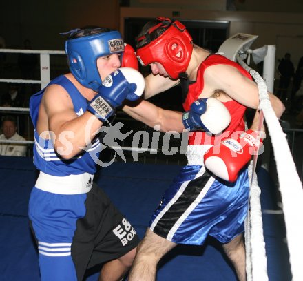 Boxen Vergleichskampf K?rnten gegen Slowenien. Ando Sarkisian (blau),(Klagenfurter Boxverein E&S) gegen Tomislav Sopina (Kroatien). Klagenfurt, am 15.12.2006.
Foto: Kuess
---
pressefotos, pressefotografie, kuess, qs, qspictures, sport, bild, bilder, bilddatenbank