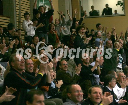 Basketball Bundesliga. W?rthersee Piraten gegen Gmunden. Begeisterung unter den Zuschauern . Klagenfurt, am 19.11.2005.
---
pressefotos, pressefotografie, kuess, qs, qspictures, sport, bild, bilder, bilddatenbank