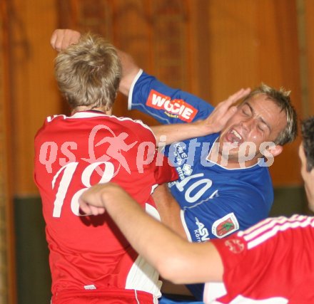 Handball Bundesliga. SC Ferlach gegen SVVW Klagenfurt. Miha Hendler (Ferlach), Stefan Godec (SVVW).  Ferlach, am 30.9.2006.
---
pressefotos, pressefotografie, kuess, qs, qspictures, sport, bild, bilder, bilddatenbank